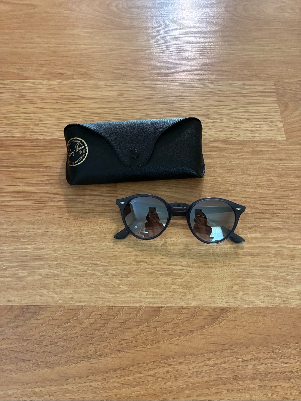 Ray-Ban Black Round Sunglasses with Black Case